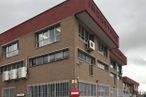 Nave en alquiler en Calle González Dávila, Villa de Vallecas, Madrid, 28031 con ventana, edificio, cielo, nube, arquitectura, diseño urbano, barrio, área residencial, accesorio y propiedad material alrededor