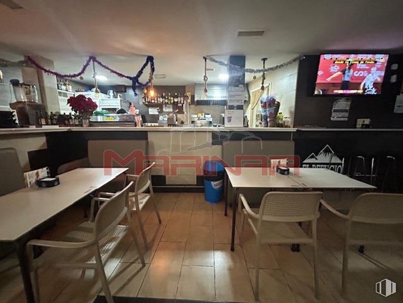 Retail for sale at Centro, Seseña, Toledo, 45223 with chair, television, table, kitchen & dining room table, furniture, restaurant, cafeteria and fast food restaurant around