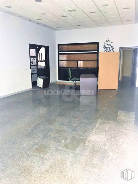 Retail for rent at Centro urbano, Talavera de la Reina, Toledo, 45600 with floor, flooring, hall, wood, ceiling, event, art, hardwood, building and concrete around