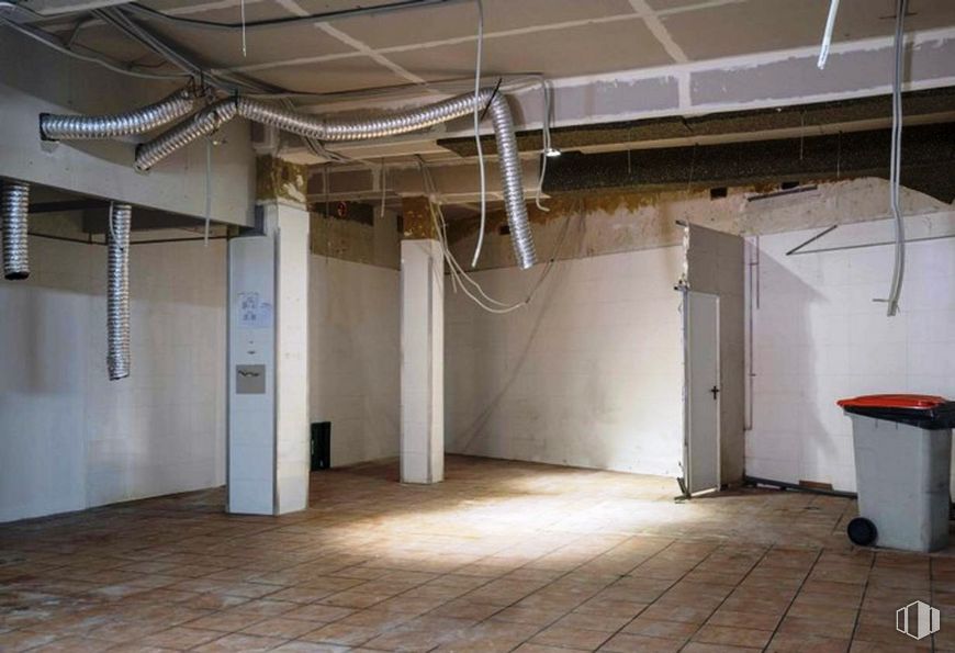 Local en venta en Calle Murcia, 5, Arganzuela, Madrid, 28045 con contenedor de basura, edificio, madera, interiorismo, suelo, suelos, pared, contención de residuos, sombra y hall alrededor