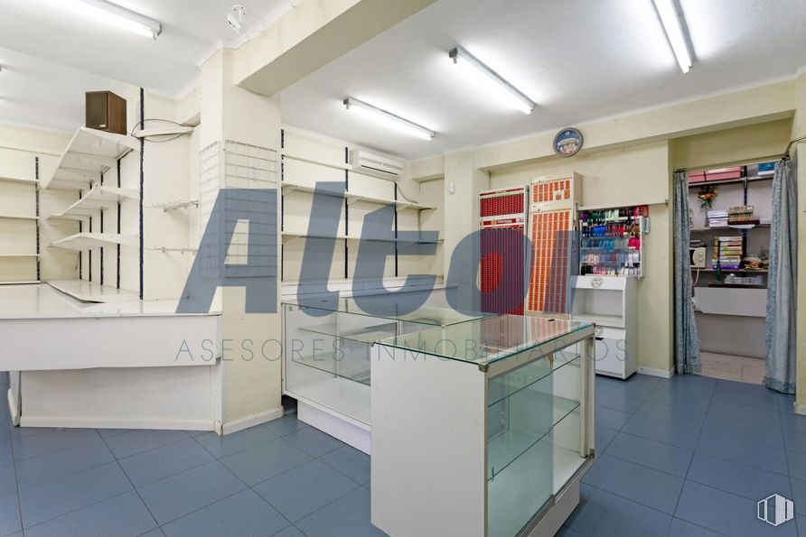 Local en venta en Zona Avenida San Luís, Hortaleza, Madrid, 28033 con lámpara, alumbrado, accesorio, interiorismo, gafas, suelos, suelo, pared, inmobiliario y edificio alrededor