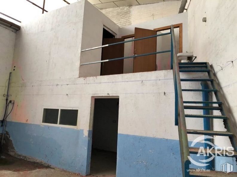 Industrial for sale at Carretera Ocaña, Noblejas, Toledo, 45350 with window, ladder, fixture, building, wood, architecture, composite material, real estate, facade and building material around