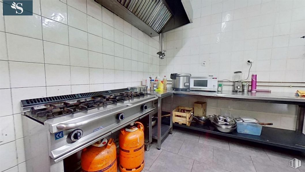 Local en alquiler en Calle Formentera, San Sebastián de los Reyes, Madrid, 28700 con horno microondas, estufa de gas, aparato de cocina, electrodoméstico, cocina, edificio, gas, ingeniería, accesorio y máquina alrededor