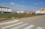 Land for sale at Avenida Bulevar Castilla la Mancha, Marchamalo, Guadalajara, 19180 with building, sky, cloud, plant, road surface, asphalt, house, urban design, zebra crossing and thoroughfare around