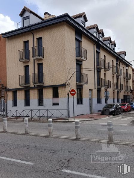 Local en venta en Avenida Constitución, 66, Torrejón de Ardoz, Madrid, 28850 con coche, cielo, ventana, edificio, nube, diseño urbano, superficie de la carretera, barrio, pared y zona residencial alrededor