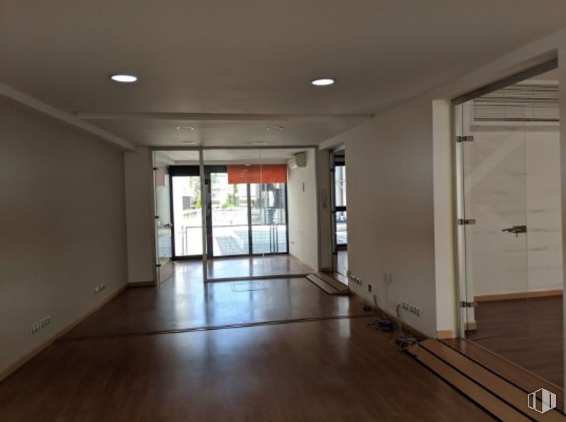 Oficina en venta en Calle Cronos, San Blas - Canillejas, Madrid, 28037 con puerta, accesorio, hall, edificio, madera, interiorismo, suelos, ventana, suelo y inmobiliario alrededor