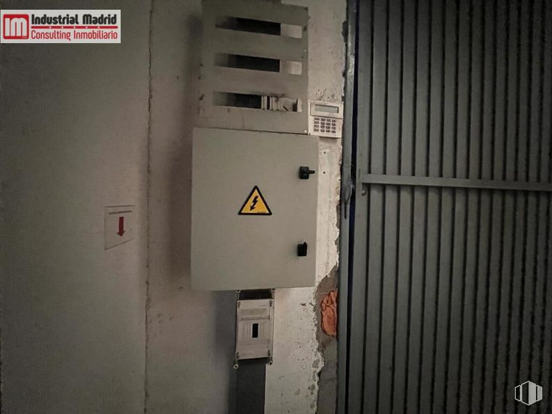 Industrial for sale at Polígono Industrial San Roque, Arganda del Rey, Madrid, 28500 with gas, machine, font, fixture, room, electrical supply, electrical wiring, metal, concrete and screw around