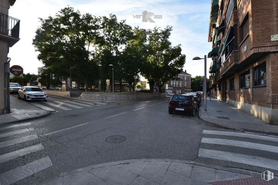 Local en alquiler y venta en Calle Perales, 1, Pinto, Madrid, 28320 con coche, edificio, cielo, nube, rueda, planta, vehículo, neumático, infraestructura y árbol alrededor