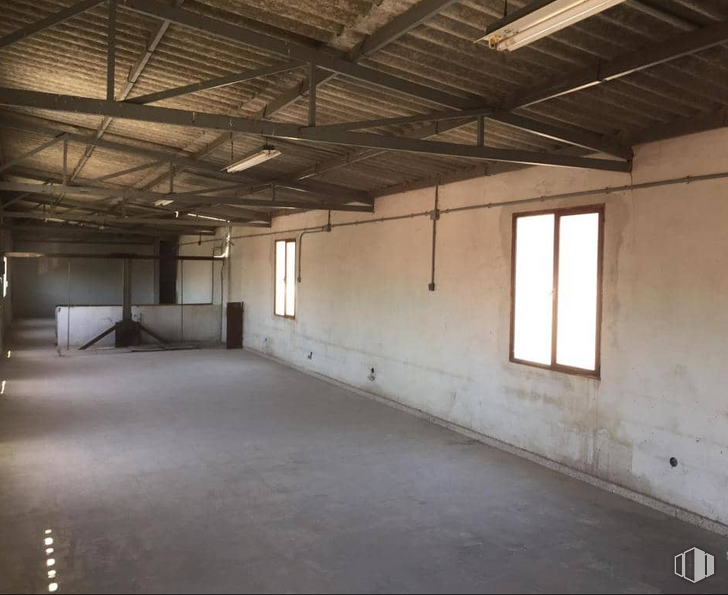 Industrial for sale at Calle Colmena, 8, San Martín de Valdeiglesias, Madrid, 28680 with window, wood, fixture, hall, floor, beam, flooring, building, ceiling and concrete around