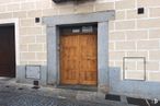 Local en venta en Calle Velarde, 9, Segovia, 40003 con puerta, accesorio, edificio, madera, albañilería, puerta de casa, ladrillo, superficie de carretera, tinte para madera y material compuesto alrededor