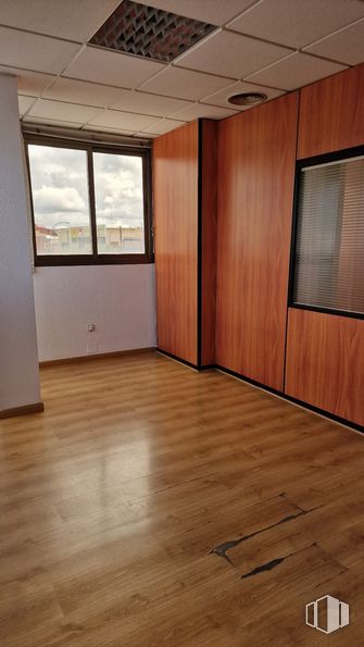 Oficina en alquiler en Paseo John Lennon, 12, Getafe, Madrid, 28906 con ventana, ebanistería, edificio, madera, hall, suelos, suelo, casa, tinte para madera y sombra alrededor