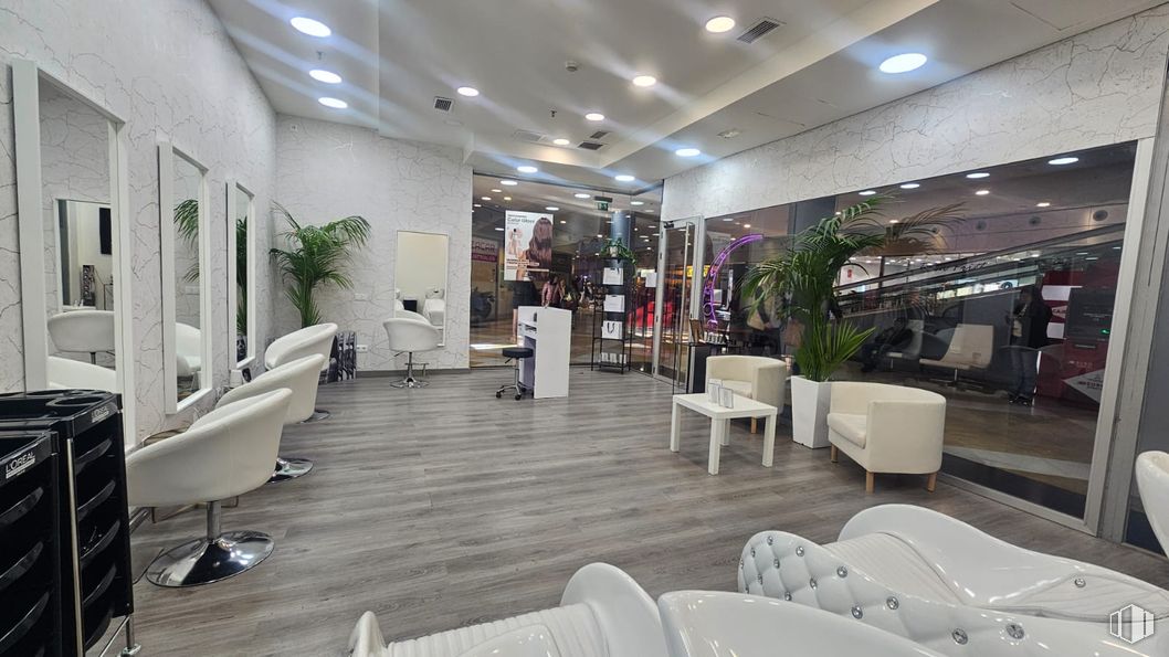 Local en alquiler en Calle Constitución, 2, Rivas-Vaciamadrid, Madrid, 28529 con silla, interiorismo, suelos, mueble, suelo, alumbrado, techo, salón de belleza, vestíbulo y vidrio alrededor