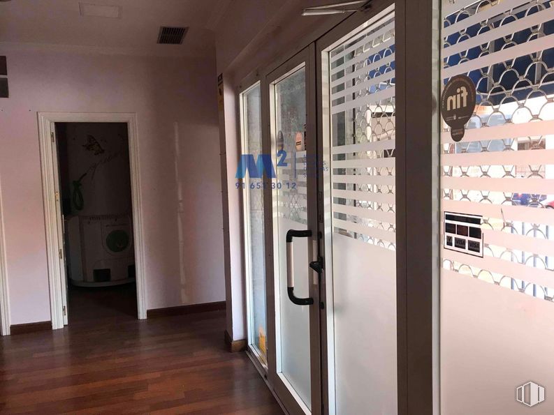 Local en alquiler en Zona centro, Alcobendas, Madrid, 28100 con puerta, accesorio, madera, diseño de interiores, suelo, piso, edificio, techo, madera y fuente alrededor