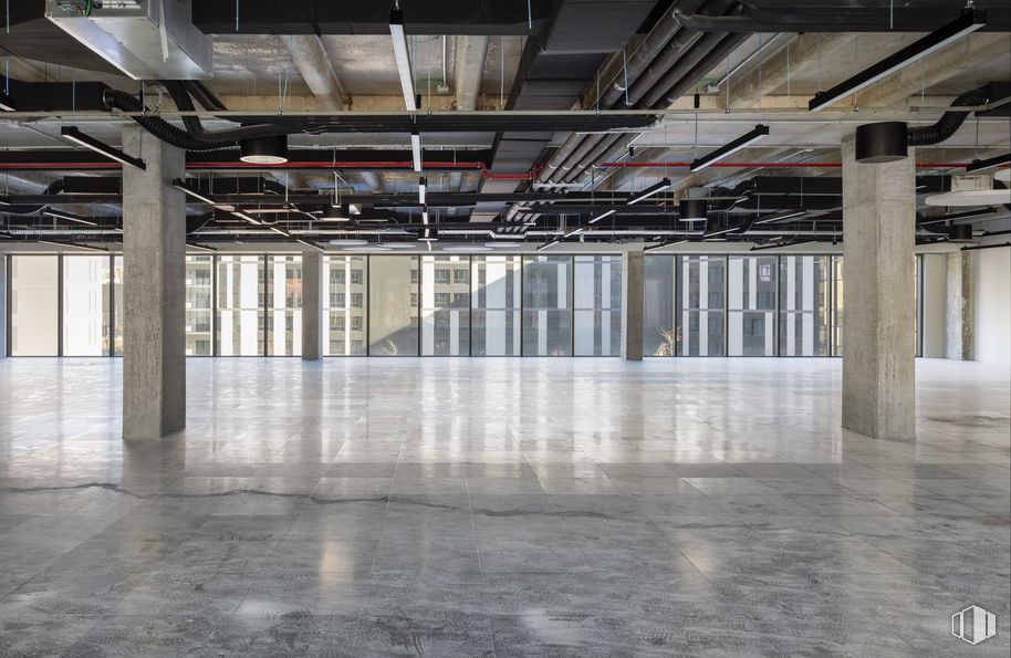 Office for rent at Boreal + Poniente, Calle Méndez Álvaro, 61, Arganzuela, Madrid, 28045 with hall, floor, flooring, fixture, water, ceiling, parking, city, glass and event around