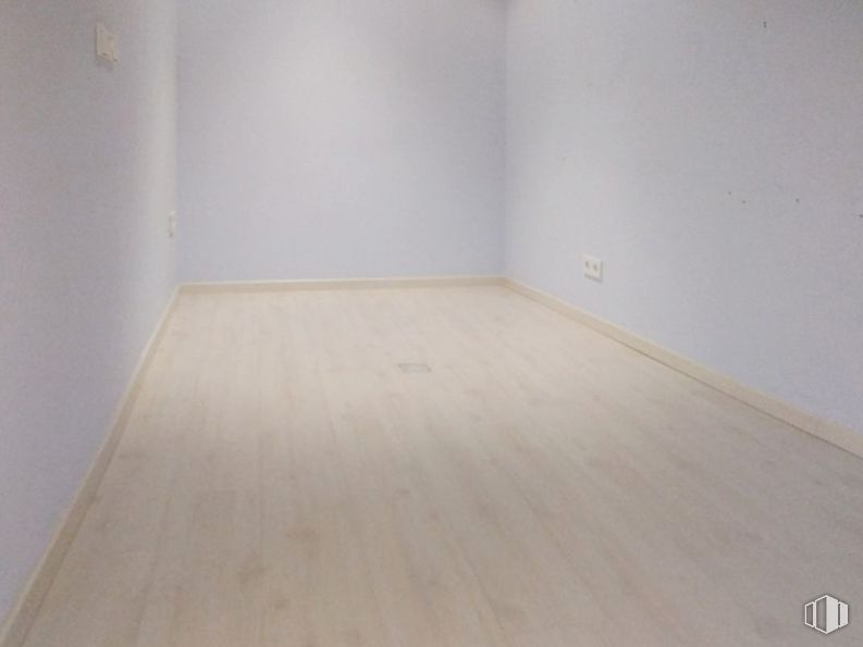 Retail for sale at Plaza Costanilla, La Lastrilla, Segovia, 40196 with table top, wood, paint, house, building, floor, flooring, beige, wood stain and rectangle around