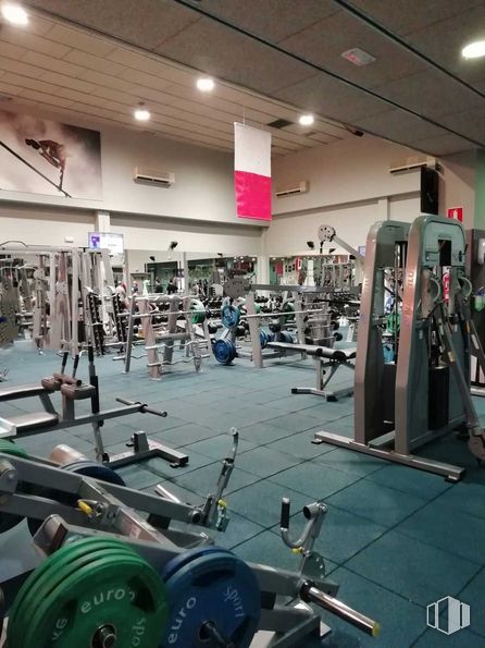 Local en venta en Avenida Castilla, 6, Alcalá de Henares, Madrid, 28804 con máquina de ejercicios, bicicleta estática, equipamiento deportivo, edificio, gimnasio, forma física, ocio, aparatos de ejercicio, ejercicio y suelos alrededor