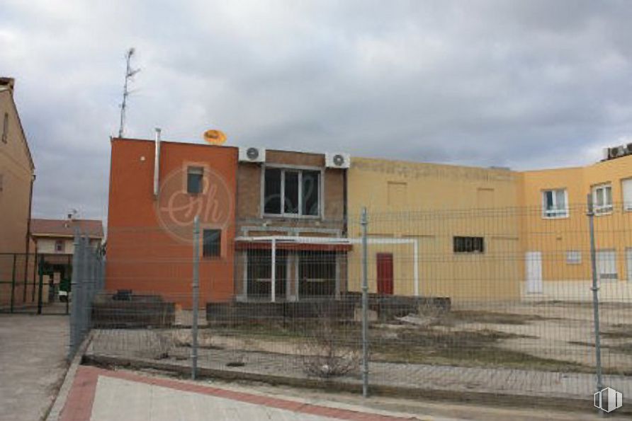 Retail for sale at Zona El Sotillo, La Lastrilla, Segovia, 40196 with window, building, cloud, sky, urban design, facade, city, brick, commercial building and fixture around