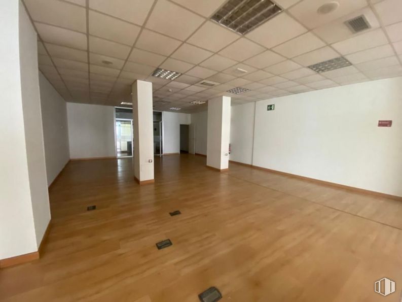 Local en alquiler en Zona centro, Alcorcón, Madrid, 28921 con madera, accesorio, hall, interiorismo, suelo, suelos, inmobiliario, madera dura, material compuesto y tinte para madera alrededor