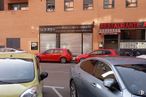 Retail for rent at Calle Gardenias, Alcorcón, Madrid, 28925 with car, tire, wheel, building, automotive lighting, automotive exterior, automotive parking light, automotive wheel system, automotive tail & brake light and family car around