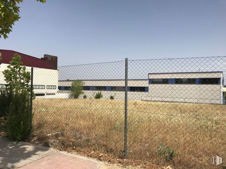 Suelo en venta en Calle Carpinteros, 2504, Boadilla del Monte, Madrid, 28660 con casa, cielo, planta, edificio, propiedad, ventana, valla, lote de tierra, árbol y hierba alrededor