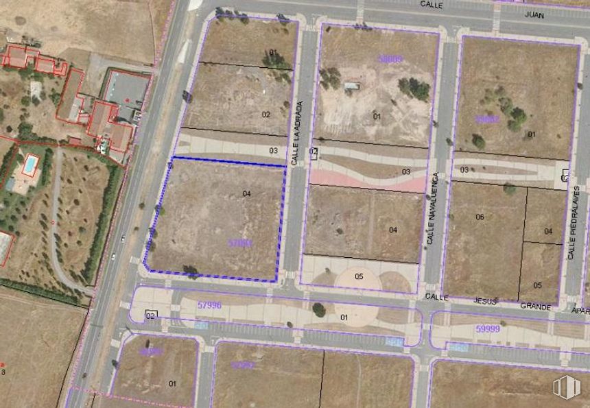 Land for sale at Calle Jesús Grande Aparicio, Ávila, 05002 with 1d barcode, property, land lot, urban design, map, residential area, landscape, city, plan and grass around