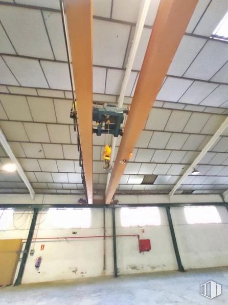 Industrial for sale at Polígono industrial, Arganda del Rey, Madrid, 28500 with ceiling, lighting, light fixture, metal, beam, building material, daylighting, steel, pipe and fluorescent lamp around