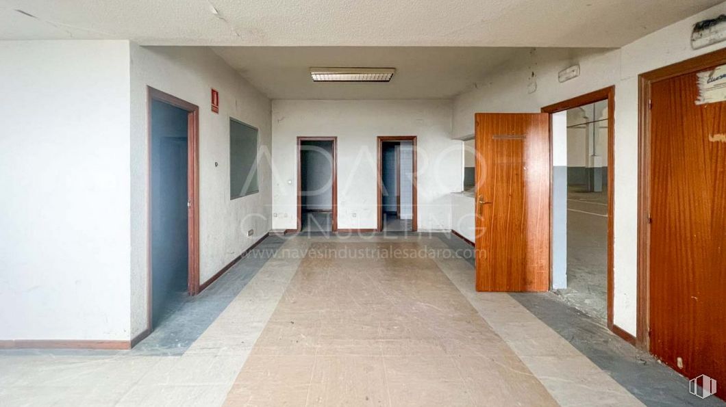 Nave en venta en Zona industrial, Alcorcón, Madrid, 28922 con edificio, puerta, accesorio, hall, madera, interiorismo, suelo, suelos, ventana y techo alrededor