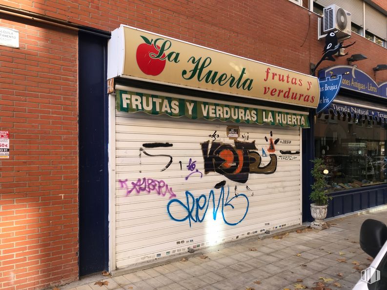 Local en venta en Calle Joan Miró, 2, Pinto, Madrid, 28320 con fuente, edificio, planta, fachada, arte, grafiti, carretera, señalización, publicidad y calle alrededor