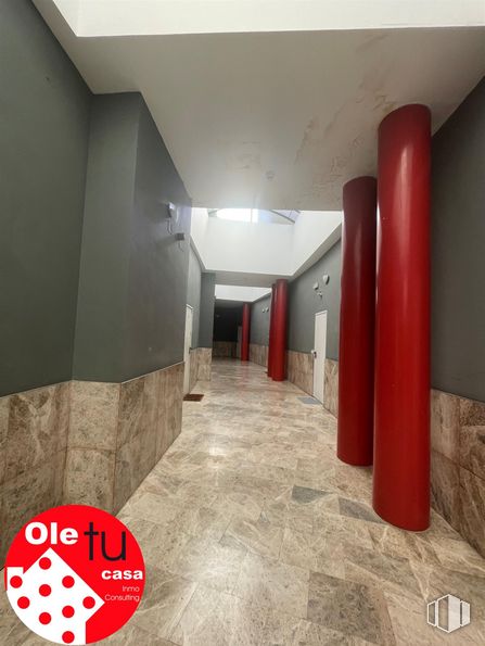 Oficina en venta en Calle Lope de Vega, Moralzarzal, Madrid, 28411 con interiorismo, suelos, suelo, pared, techo, accesorio, hall, hormigón, material compuesto y habitación alrededor