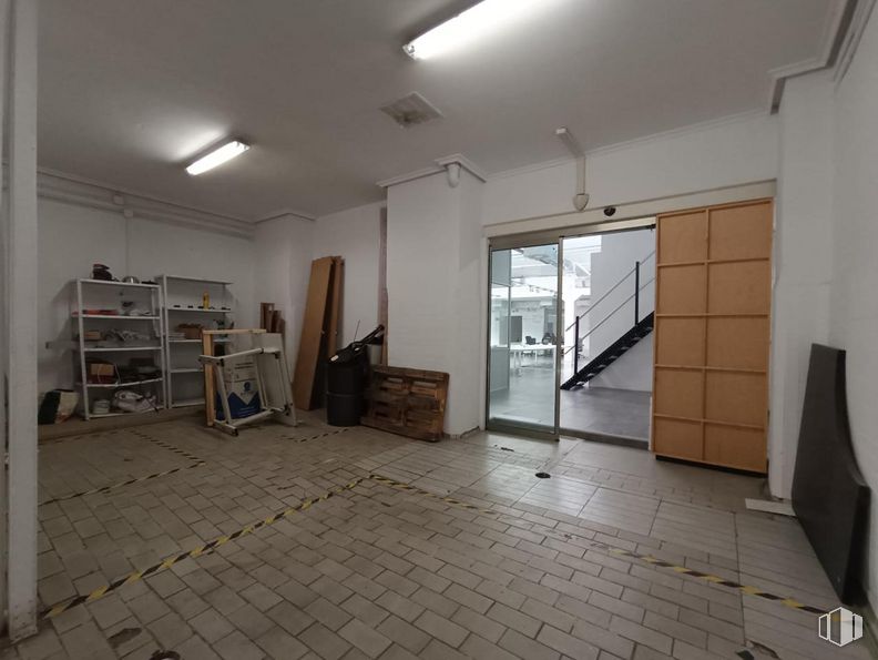 Local en venta en Calle Londres, Salamanca, Madrid, 28028 con mueble, accesorio, madera, interiorismo, suelo, puerta, suelos, hall, techo y madera dura alrededor