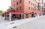 Local en venta en Calle Gainza, Usera, Madrid, 28041 con edificio, persona, ventana, superficie de la carretera, cielo, diseño urbano, acera, casa, carretera y fachada alrededor