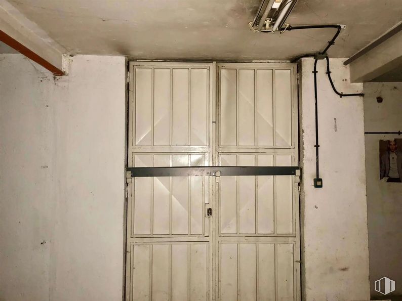 Local en venta en Calle Artistas, 24, Tetuán, Madrid, 28020 con puerta, ebanistería, accesorio, madera, suelo, suelos, madera dura, tintes y matices, rectángulo y techo alrededor