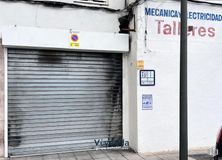 Retail for sale at Zona Azorín, Móstoles, Madrid, 28935 with car, building, fixture, facade, gas, road, tints and shades, asphalt, city and vehicle door around