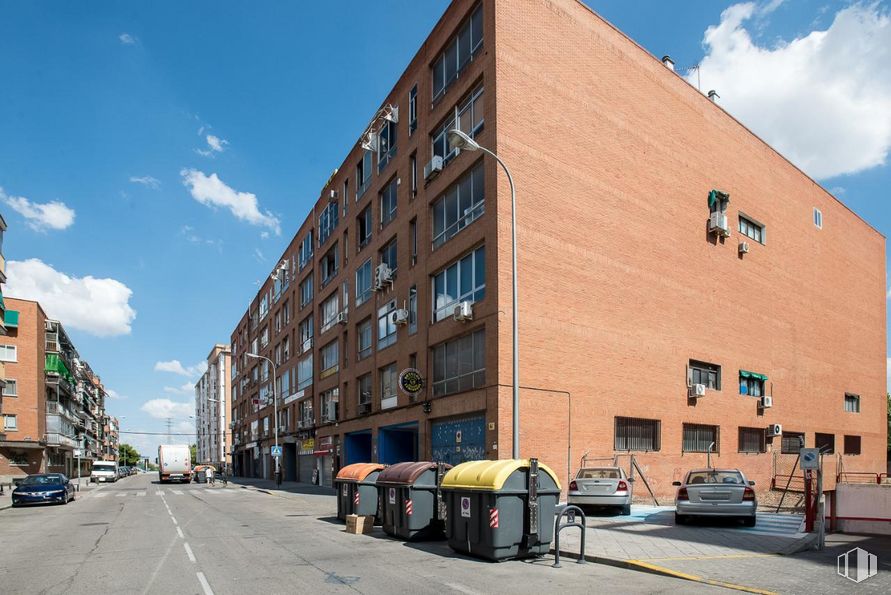 Office for sale at Calle Lenguas, 16, Villaverde, Madrid, 28021 with building, sky, cloud, window, car, vehicle, architecture, neighbourhood, urban design and condominium around