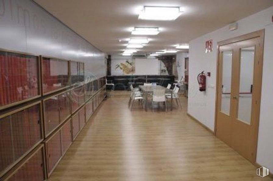 Retail for rent at Zona José Zorrilla, Segovia, 40002 with door, light fixture, furniture, houseplant, couch, wood, hall, flooring, floor and table around