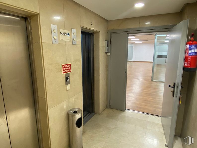 Oficina en alquiler y venta en Calle Ferraz, 50, Moncloa - Aravaca, Madrid, 28008 con accesorio, diseño de interiores, suelo, pared, edificio, mediante, piso, madera, entrada y gas alrededor