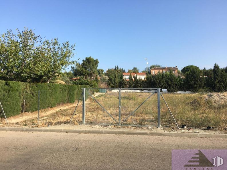 Suelo en venta en Calle Cabrilla, 246, Colmenar de Oreja, Madrid, 28380 con cielo, planta, árbol, valla, superficie de la carretera, lote de terreno, asfalto, sombra, paisaje natural y paisaje alrededor