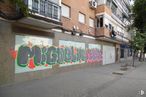 Retail for sale at Calle San Jaime, Villa de Vallecas, Madrid, 28031 with building, window, road surface, architecture, graffiti, art, urban design, paint, house and facade around