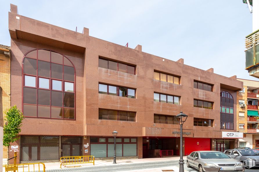 Oficina en alquiler y venta en Edificio Barragán, Calle Ronda Poniente, 7, Torrejón de Ardoz, Madrid, 28850 con planta, ventana, edificio, cielo, nube, diseño urbano, ladrillo, casa, propiedad material, condominio y madera alrededor