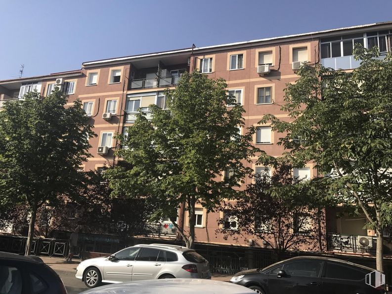 Local en venta en Avenida de las Ciudades, 40, Getafe, Madrid, 28903 con coche, edificio, cielo, vehículo terrestre, día, rueda, propiedad, ventana, vehículo y neumático alrededor