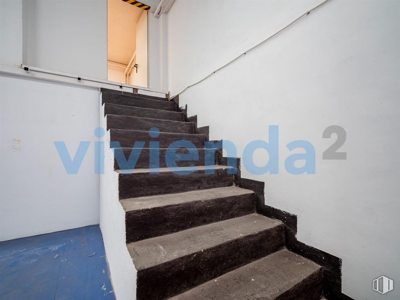 Local en venta en Calle San Fidel, Ciudad Lineal, Madrid, 28017 con escaleras, madera, pared, suelos, gas, fuente, rectángulo, azul eléctrico, material compuesto y cielo alrededor