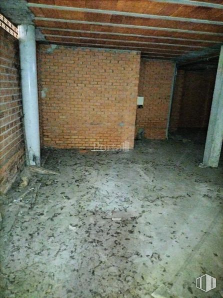 Retail for sale at Calle Resina, Cuéllar, Segovia, 40200 with wood, brickwork, floor, brick, flooring, road surface, building material, house, composite material and gas around