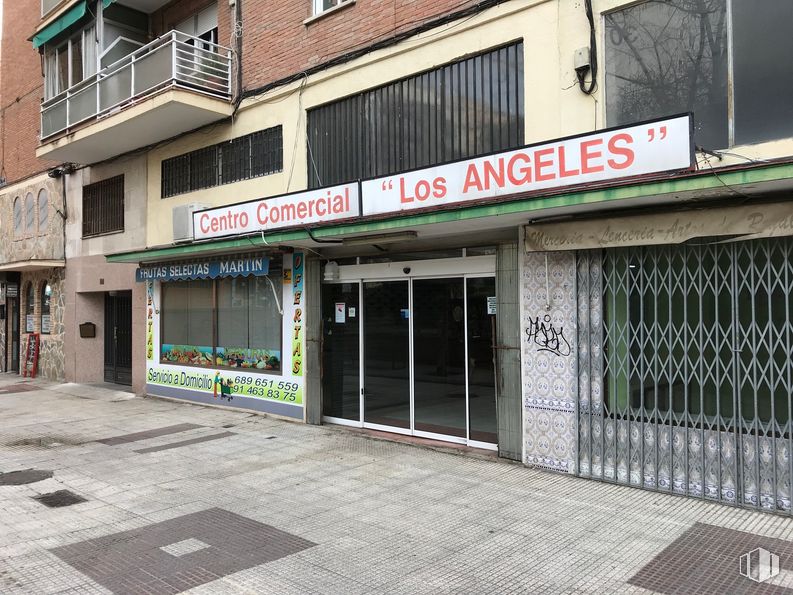 Local en venta en Calle Pan y Toros, 33, Villaverde, Madrid, 28041 con edificio, puerta, ventana, accesorio, fachada, superficie de la carretera, carretera, ciudad, material compuesto y casa alrededor