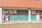 Retail for sale at Avenida Mar Mediterráneo, Valdemoro, Madrid, 28340 with building, paint, art paint, fixture, art, wall, graffiti, font, facade and tints and shades around