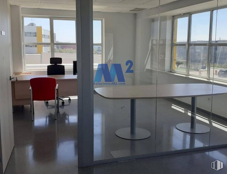 Industrial for rent at Zona Rivas-Vaciamadrid, Puente de Vallecas, Rivas-Vaciamadrid, Madrid, 28529 with chair, window, furniture, building, table, fixture, lighting, interior design, architecture and flooring around