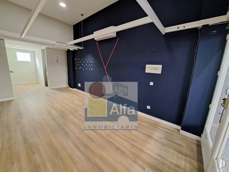 Local en alquiler en Avenida Acueducto, Segovia, 40001 con madera, interiorismo, suelos, hall, suelo, tinte para madera, suelo laminado, edificio, techo y madera dura alrededor