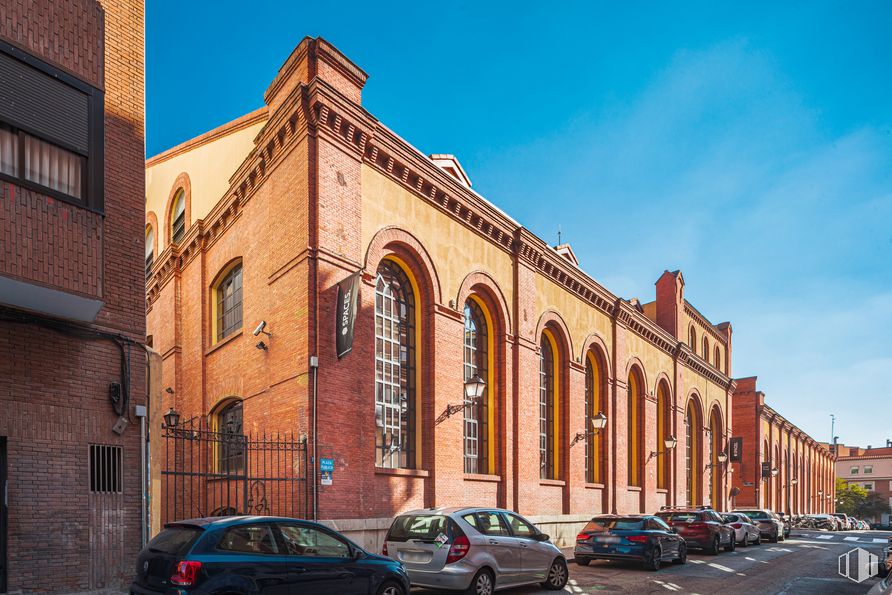 Office for rent at Spaces Río, Calle Manzanares, 4, Arganzuela, Madrid, 28005 with car, building, window, tire, wheel, land vehicle, sky, vehicle, cloud and blue around