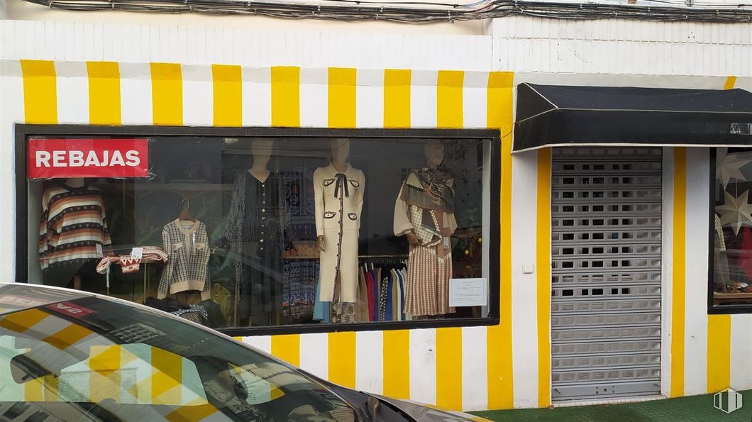 Retail for sale at Casco antiguo, Majadahonda, Madrid, 28220 with clothing, person, yellow, retail, display window, boutique, clothes hanger and mannequin around