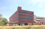 Office for sale at Calle Mario Roso de Luna, 29, San Blas - Canillejas, Madrid, 28022 with building, sky, window, fixture, tree, tower block, cloud, facade, commercial building and house around