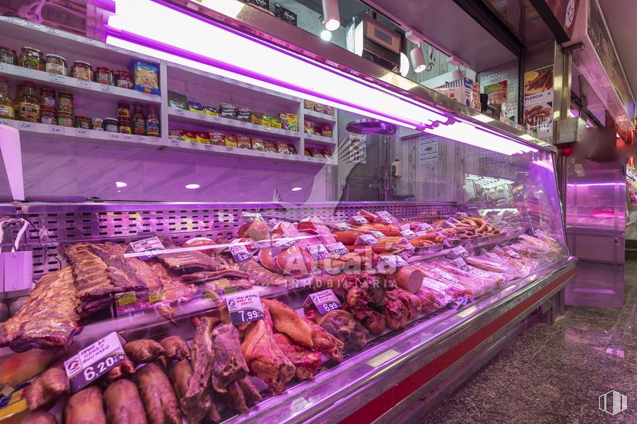 Retail for sale at Galerías Juan de Austria, Alcalá de Henares, Madrid, 28804 with food, purple, convenience store, natural foods, retail, whole food, customer, city, market and trade around